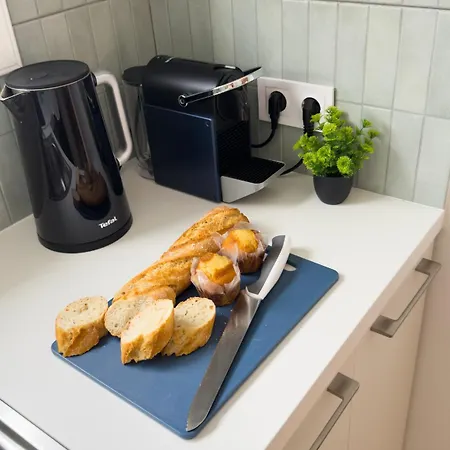 102 - Beachside Renovated 1br W Private Garden Cambrils