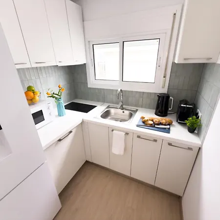 Apartament 102 - Beachside Renovated 1br W Private Garden Cambrils