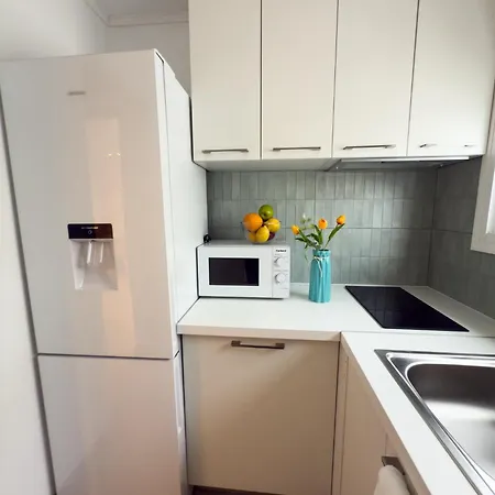 Apartament 102 - Beachside Renovated 1br W Private Garden *