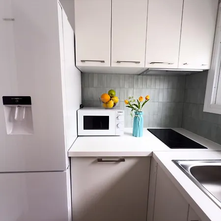 102 - Beachside Renovated 1br W Private Garden Apartament *