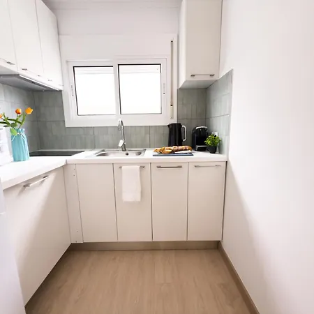 Apartament 102 - Beachside Renovated 1br W Private Garden Cambrils