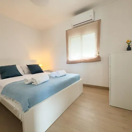 102 - Beachside Renovated 1br W Private Garden Apartament *